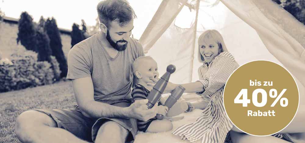Junge Familie im Zelt; Elektro-Camper Langzeitmiete